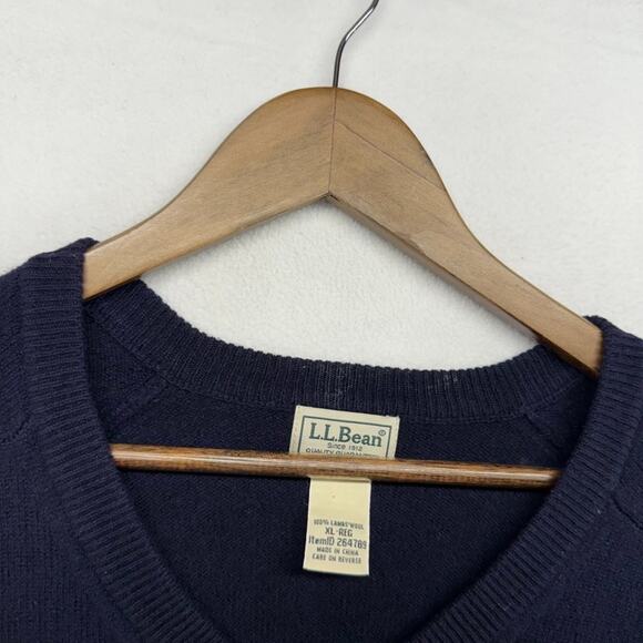 LL Bean Sweater Men's XL Blue Navy V Neck Lambswool Vintage y2k Preppy Pullover - Picture 3 of 8